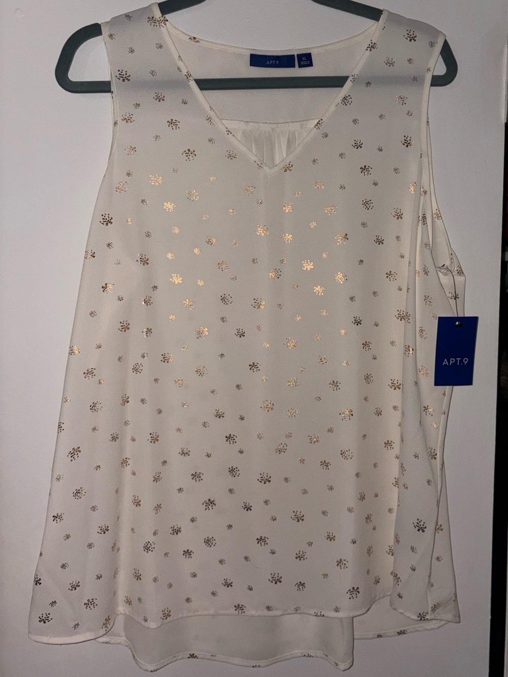 NWT! Apt. 9 Cream Sleeveless V-Neck Blouse with Gold Foil Accents